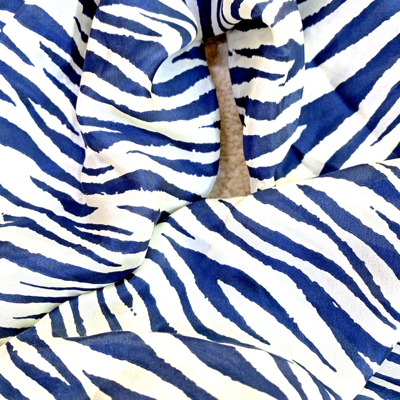 Vintage Oscar De La Renta Silk Scarf Navy Blue & White Mod Stripes Large Square - Picture 9 of 9